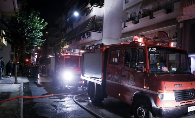 Πυρκαγιά σε ισόγειο διαμέρισμα επί της οδού Αμφιάλης, στο Περιστέρι Αττικής